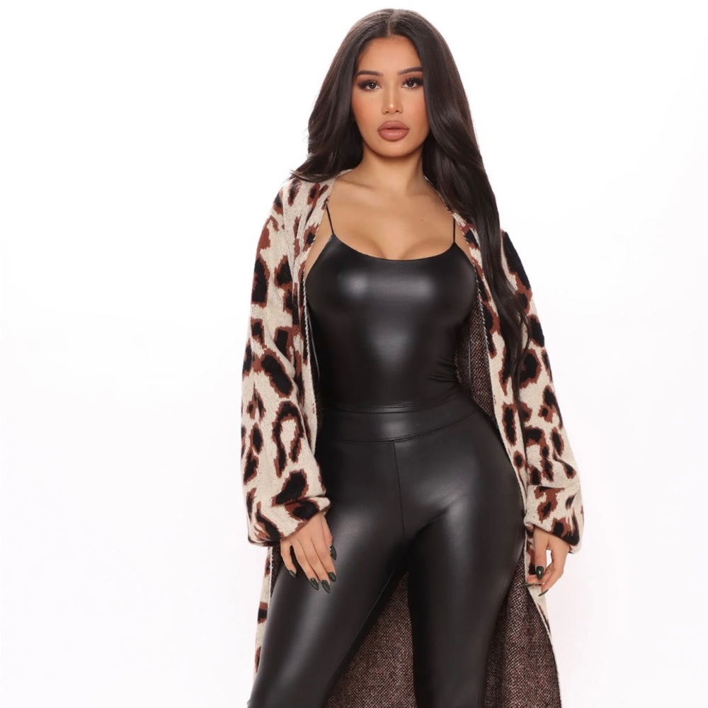 NWT Wildest Dreams Long line leopard Cardigan